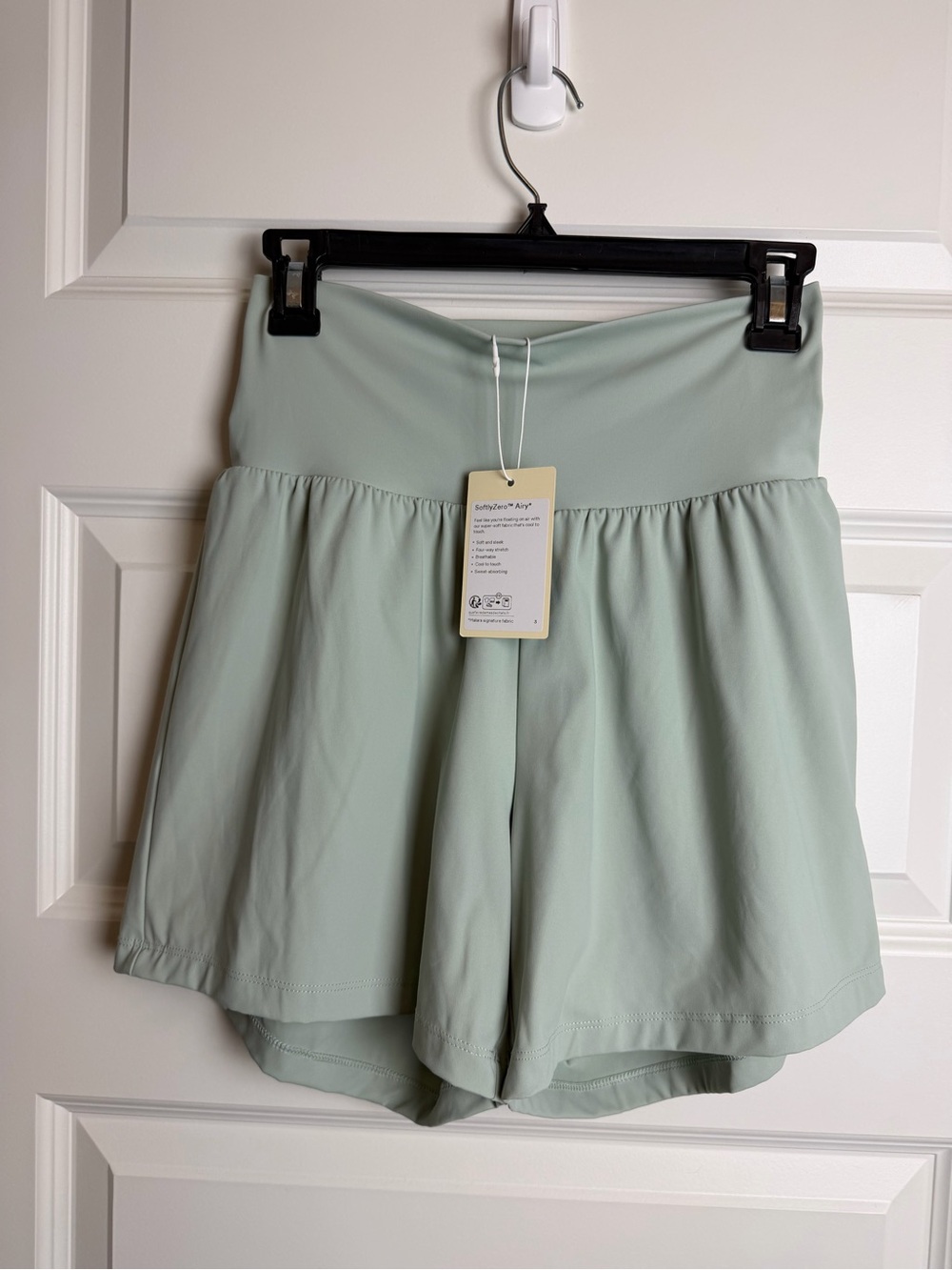 HALARA Light Sage Green Athletic Shorts Size M